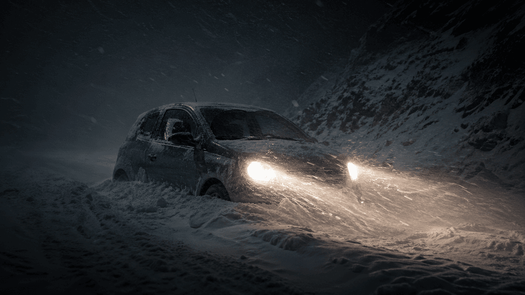 冬の岩手で雪道にハマった二駆の軽自動車