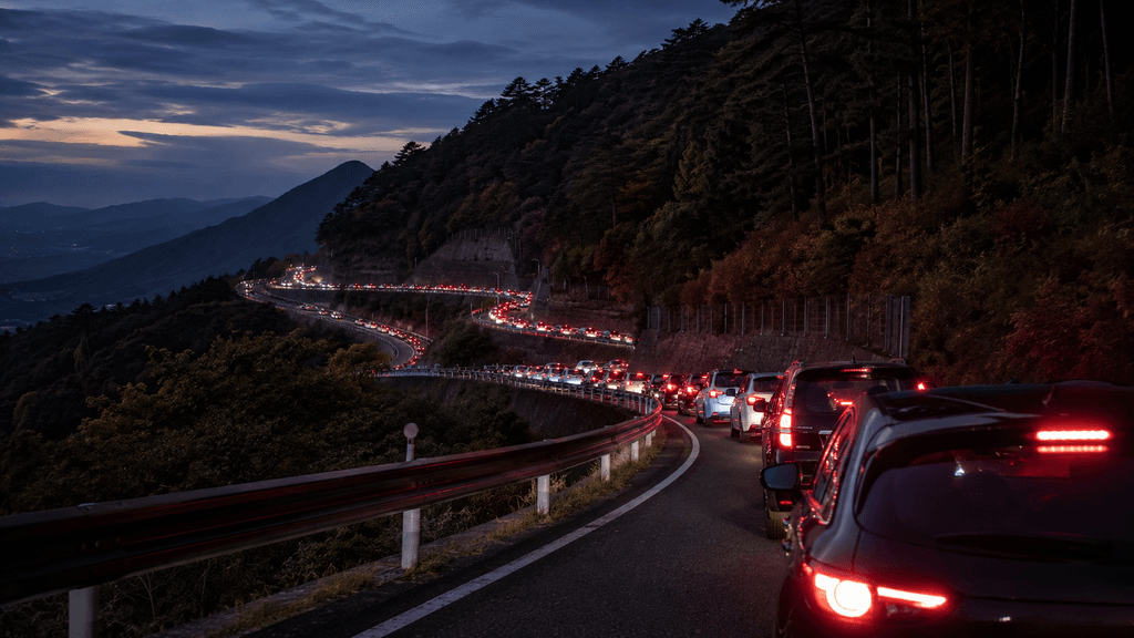 夕方の老ノ坂峠の大渋滞