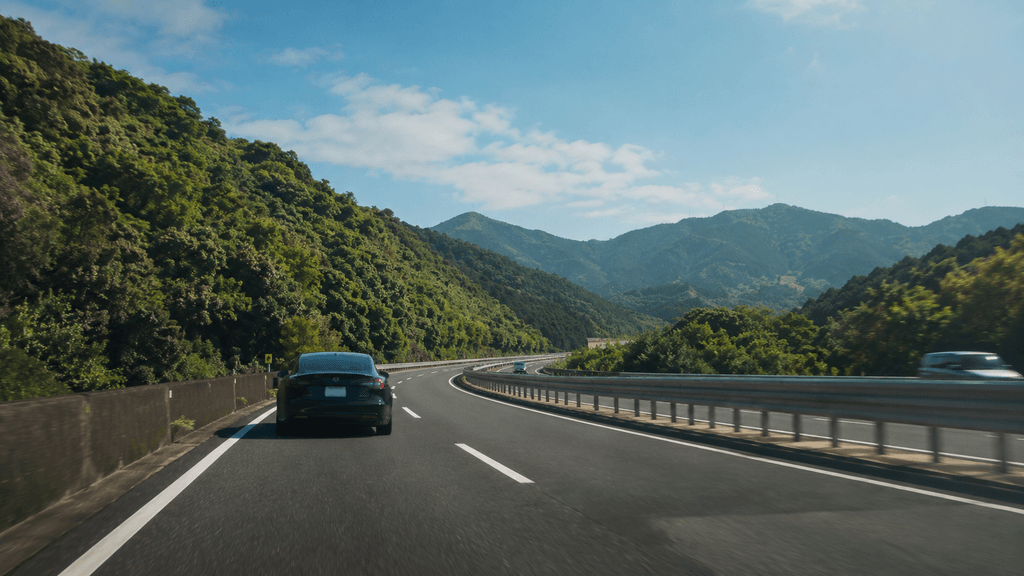 長崎バイパスを快適にドライブする車