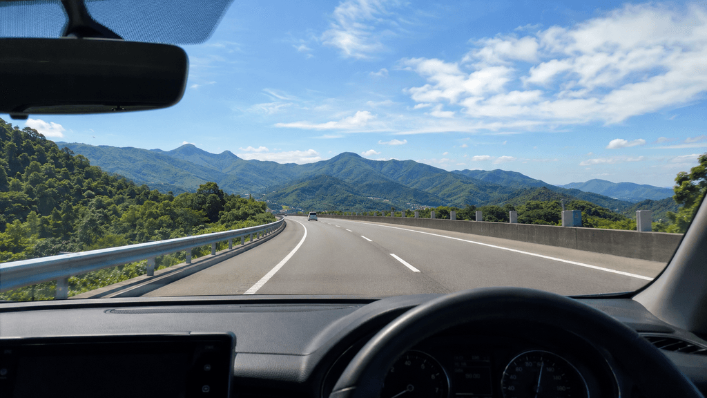 西九州自動車道を走り佐賀へ向かうドライブ