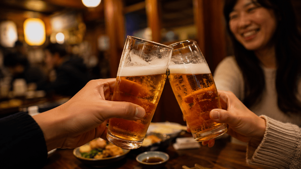 居酒屋での乾杯